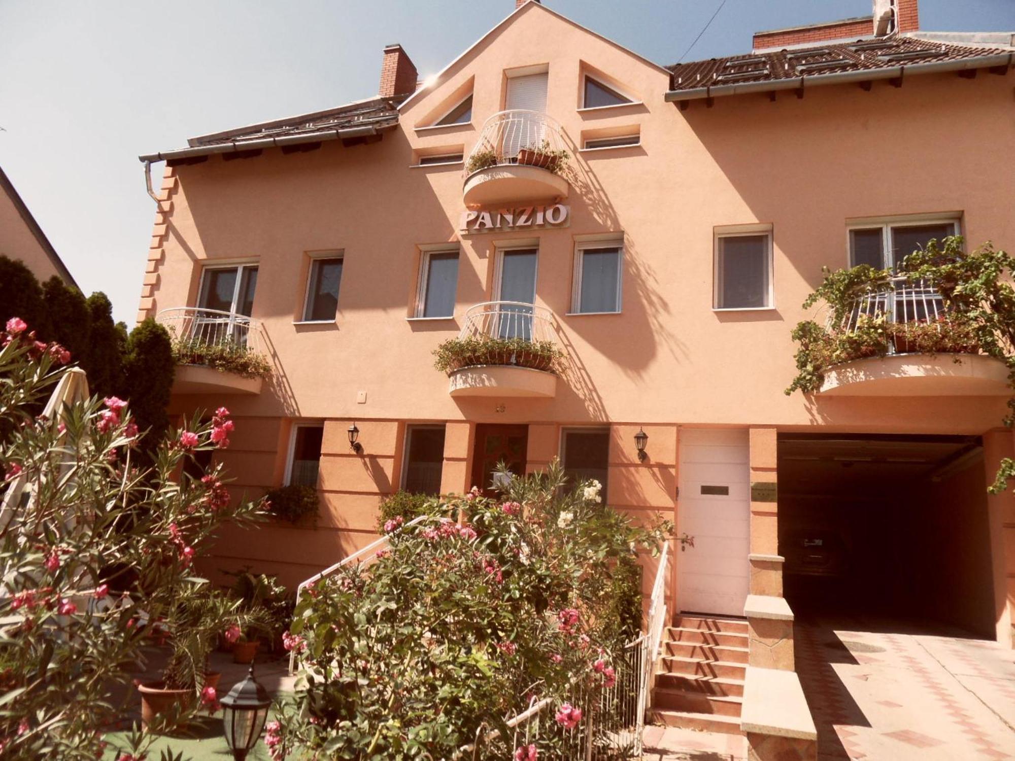 Bed and Breakfast Kálmán Panzió Szeged Exterior foto