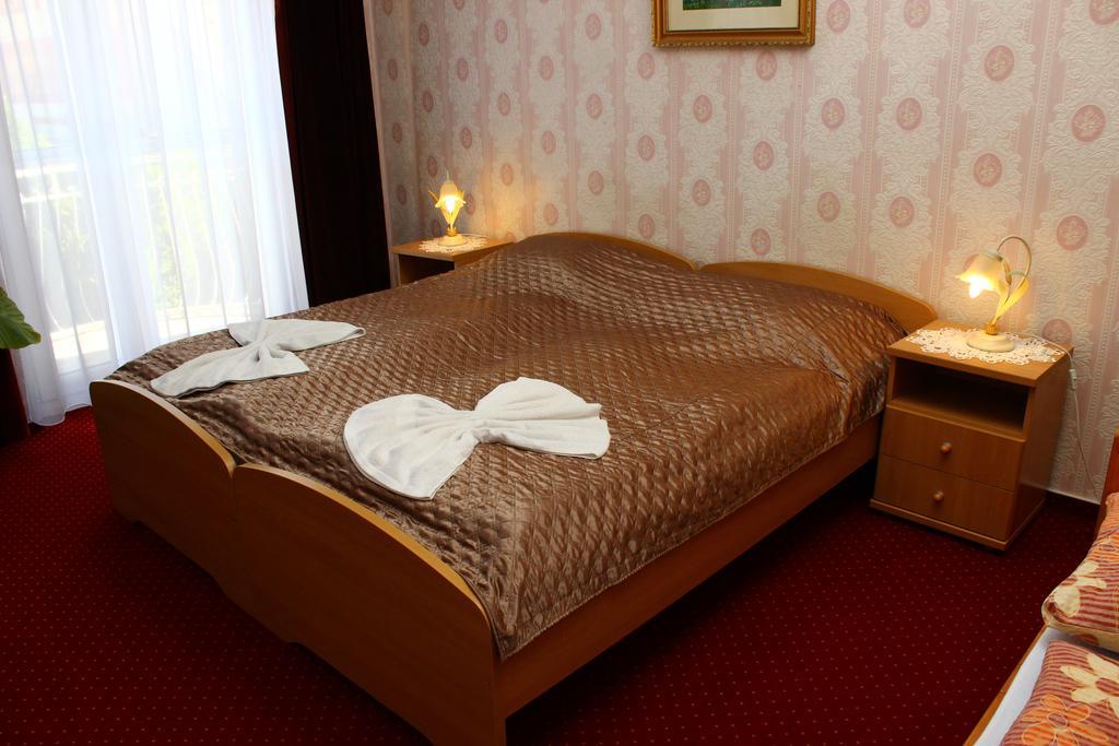 Bed and Breakfast Kálmán Panzió Szeged Exterior foto