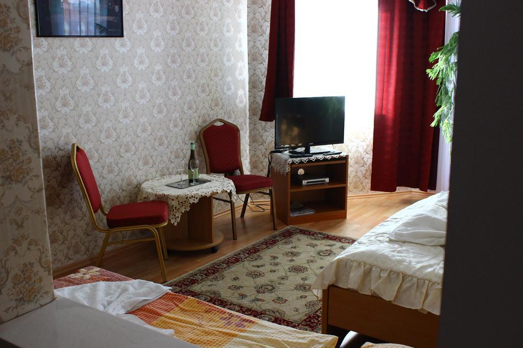 Bed and Breakfast Kálmán Panzió Szeged Exterior foto