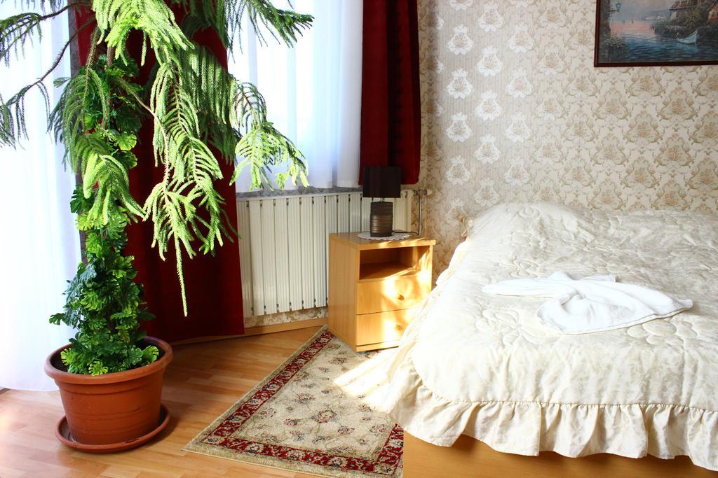Bed and Breakfast Kálmán Panzió Szeged Exterior foto