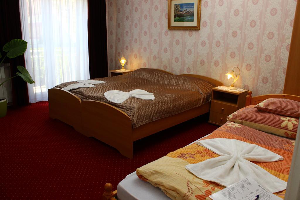 Bed and Breakfast Kálmán Panzió Szeged Exterior foto
