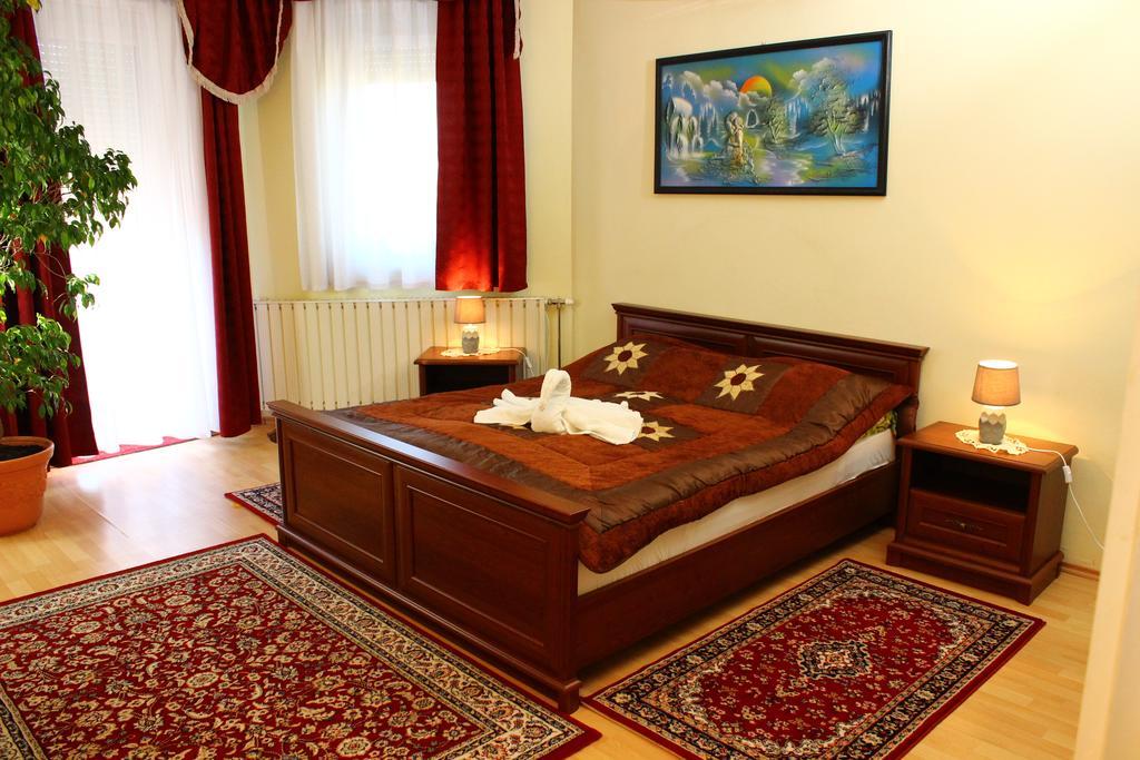 Bed and Breakfast Kálmán Panzió Szeged Exterior foto