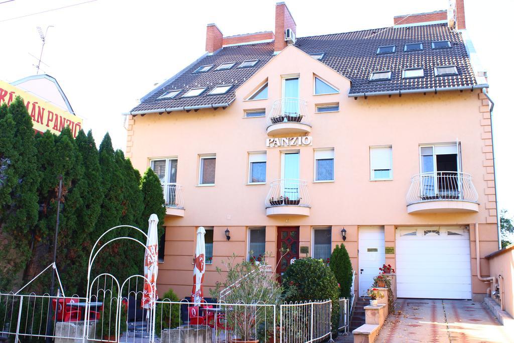 Bed and Breakfast Kálmán Panzió Szeged Exterior foto