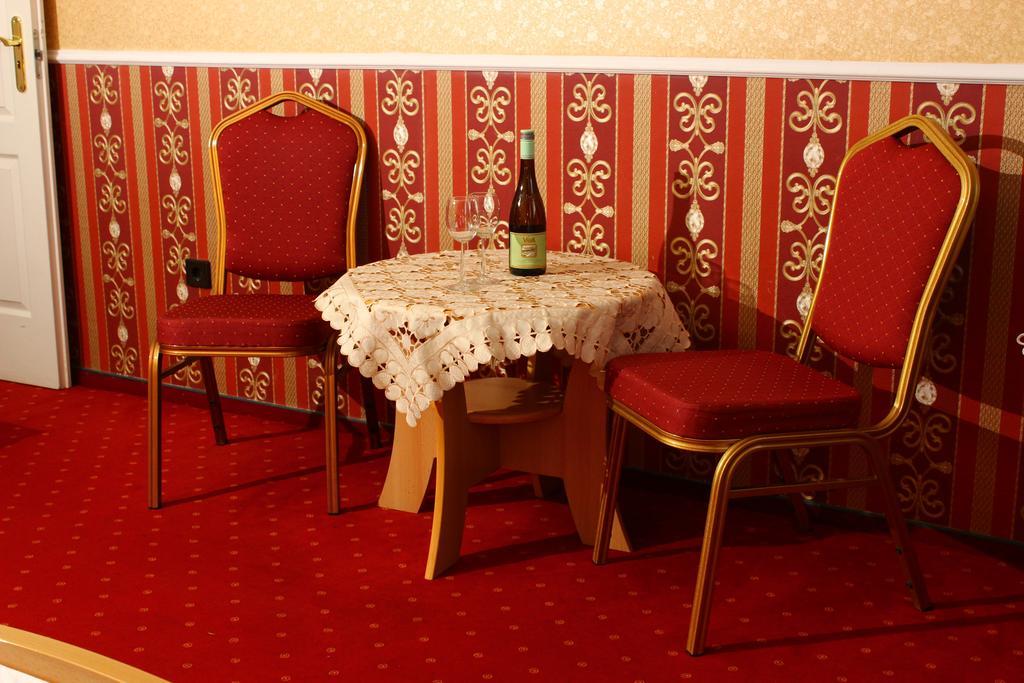 Bed and Breakfast Kálmán Panzió Szeged Exterior foto