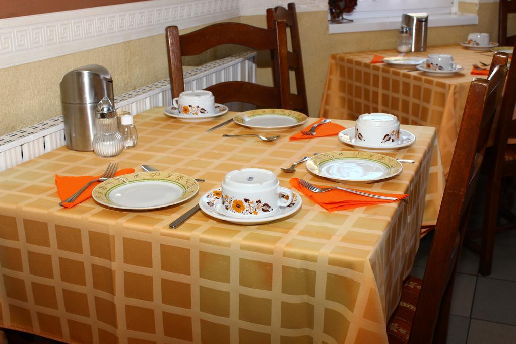 Bed and Breakfast Kálmán Panzió Szeged Exterior foto
