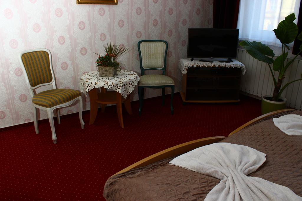 Bed and Breakfast Kálmán Panzió Szeged Exterior foto