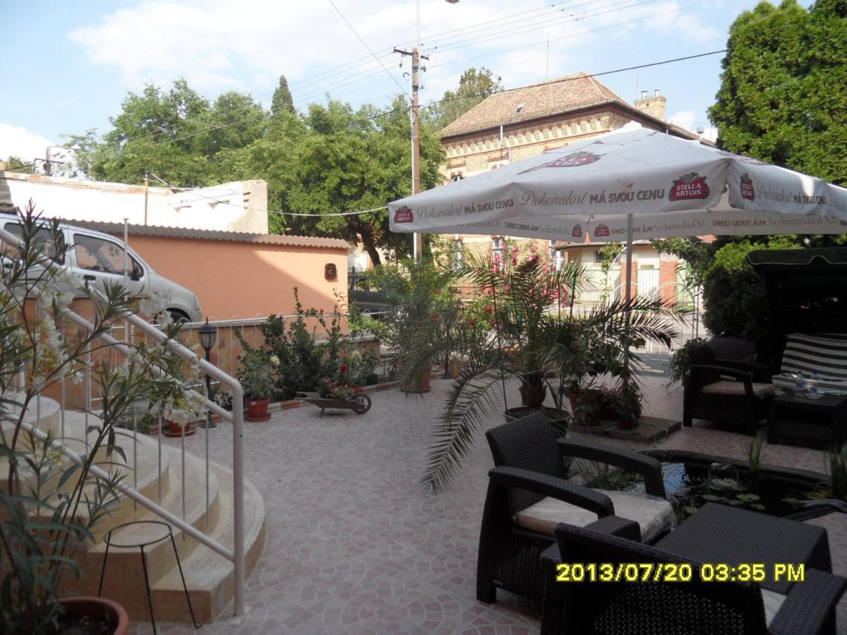 Bed and Breakfast Kálmán Panzió Szeged Exterior foto