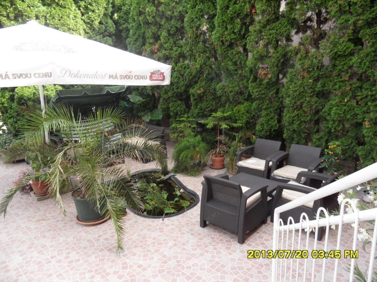 Bed and Breakfast Kálmán Panzió Szeged Exterior foto